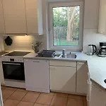 Sonniges Garten-apartment In Ruhiger Parklage