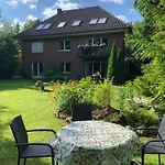 Sonniges Garten-apartment In Ruhiger Parklage Appartamento Bad Segeberg