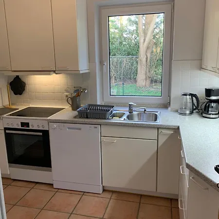 Sonniges Garten-apartment In Ruhiger Parklage