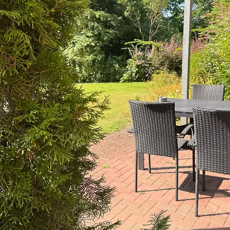 Sonniges Garten-apartment In Ruhiger Parklage Bad Segeberg