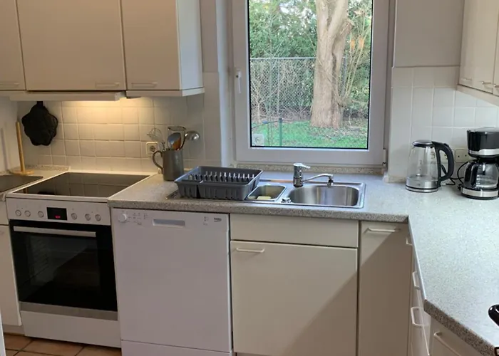Sonniges Garten-apartment In Ruhiger Parklage