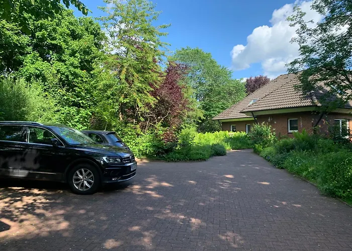 Sonniges Garten-apartment In Ruhiger Parklage * Bad Segeberg