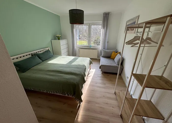 Apartment Sonniges Garten-apartment In Ruhiger Parklage *