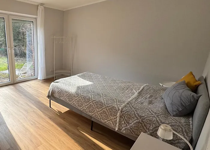 Apartment Sonniges Garten-apartment In Ruhiger Parklage *